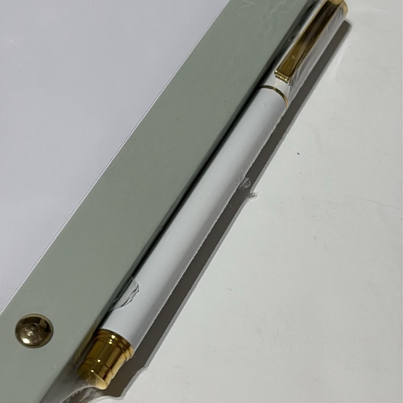 Sugar Paper Essentials Notepad & Pen Set - Picture 8 of 11